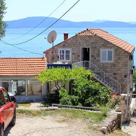 게스트하우스 Double Sladjenovici 2161d 3*